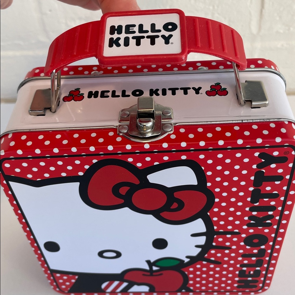 Hello Kitty by Sanrio Metal Lunch Box - Picture 8 of 10